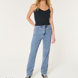 Hollister Ultra High Rise Medium Wash 90s Straight Jean